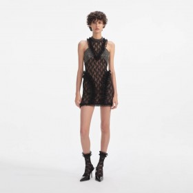  Vestido curto feminino com detalhes em renda preta e cristais | Vestidos para autorretrato