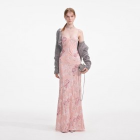  Vestido longo de veludo rosa com detalhes | Vestidos para autorretrato