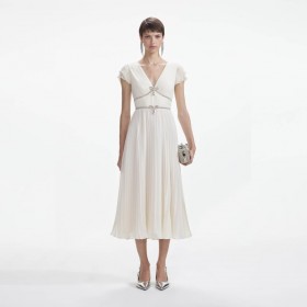 Cremefarbenes Chiffon-Midikleid mit Plissee | Self Portrait Kleider